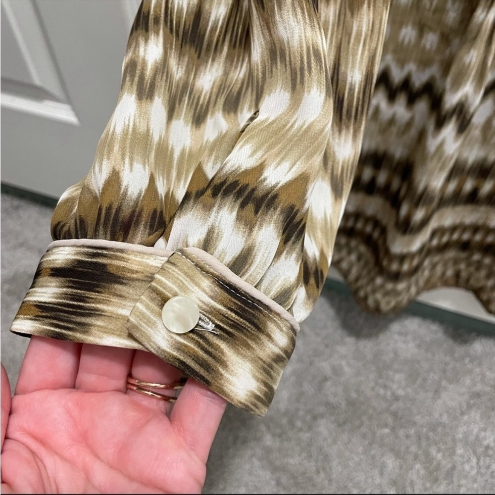 Banana Republic Tie Dye Tunic Blouse Olive Green and Beige - Picture 4 of 8